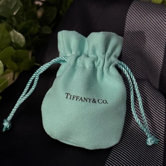 Spalding x Tiffany blue basketball keychain with Dustbag - Picture 11 of 11